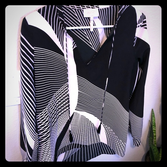 Cute, Professional Top - Picture 1 of 5